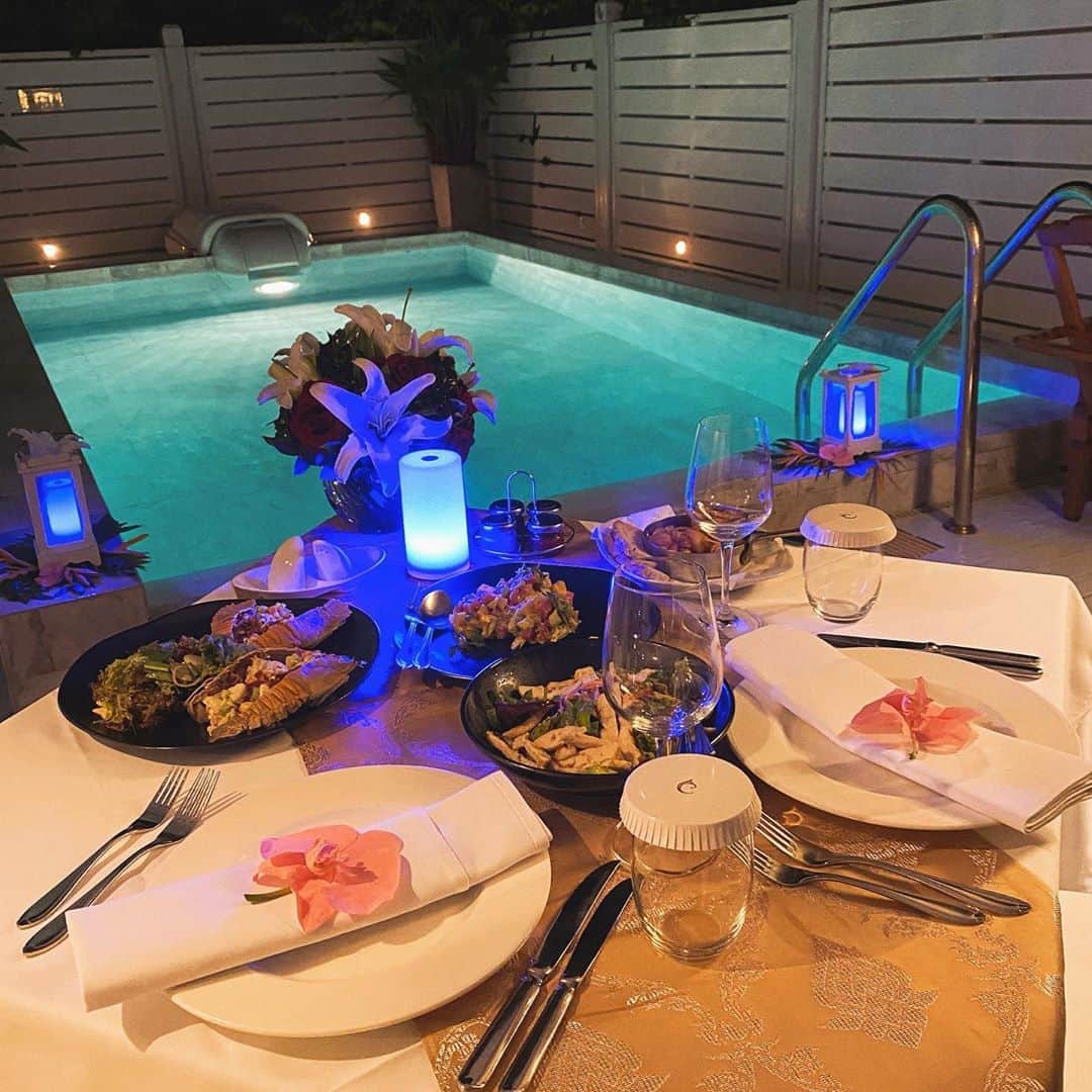 GYEON SEOのインスタグラム：「_* dinner for two 🥂 . . #queengsnap」