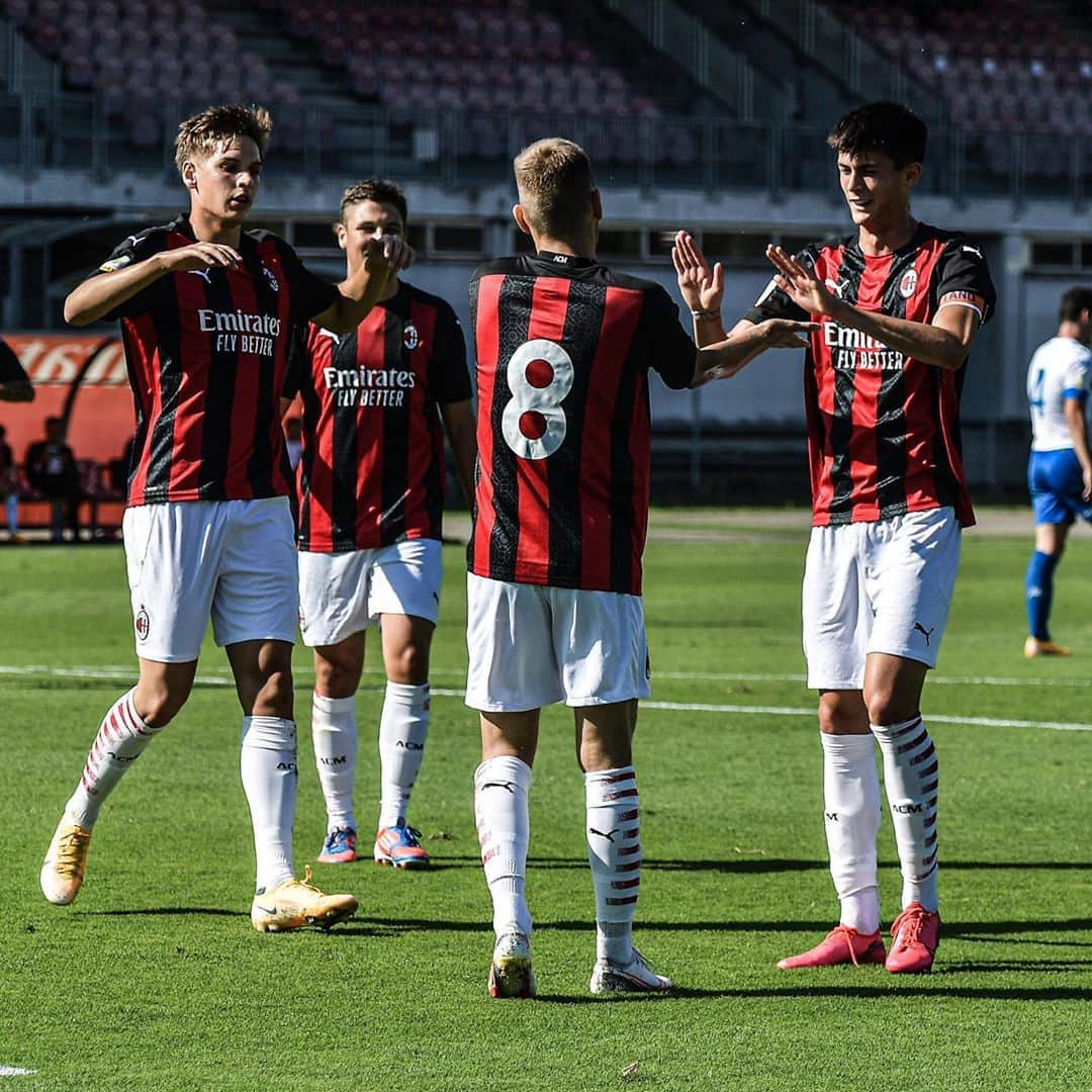 ACミランさんのインスタグラム写真 - (ACミランInstagram)「✅ #MilanBrescia: Mionić, Signorile, Di Gesù ✅ Starting off on the right foot 👏🏼 Our boys made us proud in round one of the #PrimaveraTIMCup #MilanYouth #SempreMilan」9月24日 0時31分 - acmilan