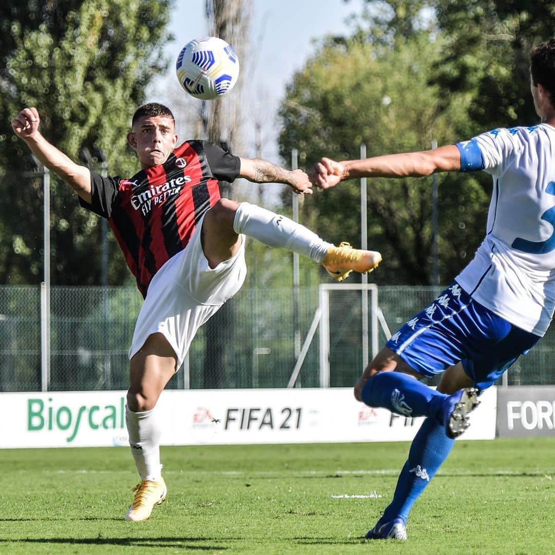 ACミランさんのインスタグラム写真 - (ACミランInstagram)「✅ #MilanBrescia: Mionić, Signorile, Di Gesù ✅ Starting off on the right foot 👏🏼 Our boys made us proud in round one of the #PrimaveraTIMCup #MilanYouth #SempreMilan」9月24日 0時31分 - acmilan