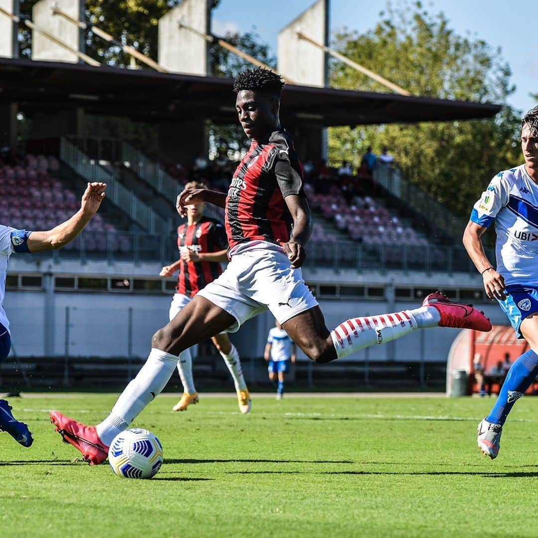 ACミランさんのインスタグラム写真 - (ACミランInstagram)「✅ #MilanBrescia: Mionić, Signorile, Di Gesù ✅ Starting off on the right foot 👏🏼 Our boys made us proud in round one of the #PrimaveraTIMCup #MilanYouth #SempreMilan」9月24日 0時31分 - acmilan