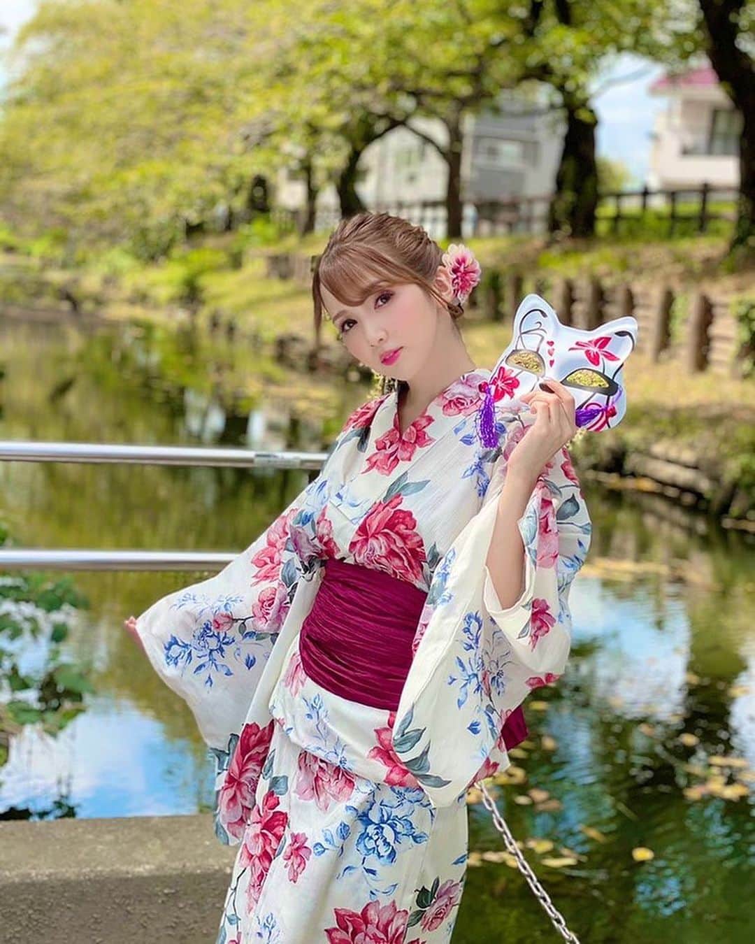 友田彩也香のインスタグラム：「👘🎐🦊💭﻿ ﻿ 皆が浴衣姿褒めてくれて嬉しいな☺️🌸﻿ ﻿ ﻿ ファンクラブ🏰👸❤︎﻿ ﻿ 浴衣グラビア更新！！﻿ https://fantia.jp/posts/468658﻿ ﻿ ﻿ #インスタグラビア #instagravure﻿ #Japanese #japanesegirl ﻿ #sexy #Photo #gravure #shooting﻿ #follow #followme﻿ #official #Fanclub #offshot #summer﻿ #浴衣 #グラビア #👘」