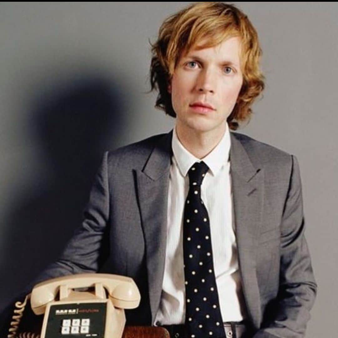 Beckのインスタグラム：「Waiting for the phone to ring.. Guero photo by the great @autumndewilde」