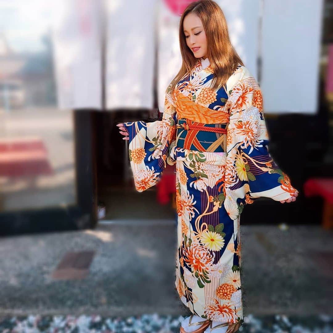 桐嶋りのさんのインスタグラム写真 - (桐嶋りのInstagram)「. . 着物着てみました♡︎. . 着物の柄だけ自分で選んで、帯などは着付けをしてくれたお姉さんにお任せ! . 可愛い😳💓 . 色んな着物着たくなっちゃった!笑 . . #着物 #kimono」9月23日 19時14分 - rino_kirishima