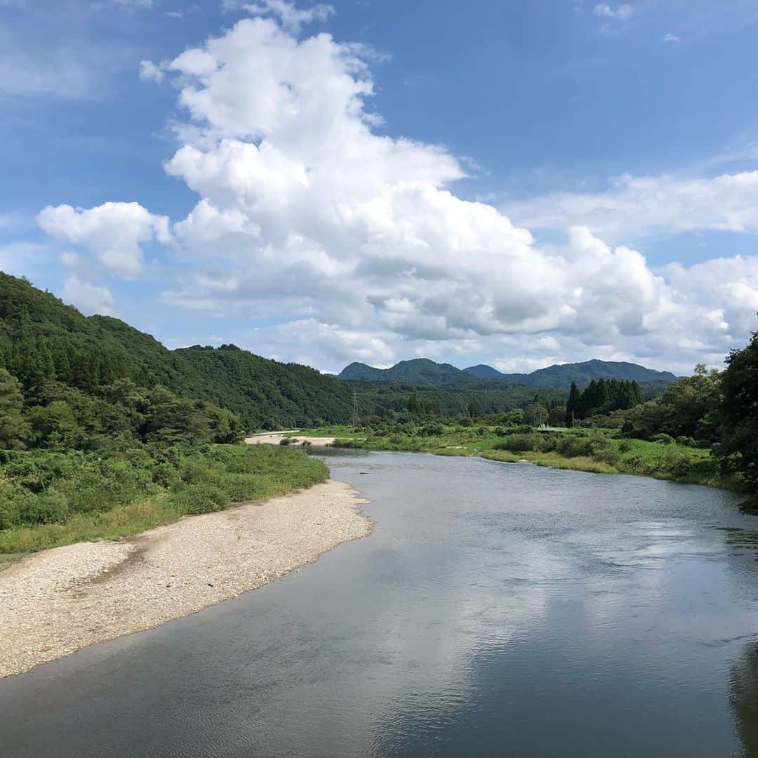 大角怜司さんのインスタグラム写真 - (大角怜司Instagram)「今月の探県は「阿賀町」！  月に一度、各市町村の魅力を掘り下げる「探県Thursday」  9月は阿賀町を探県！  自然豊かなこの町に移住してきた方々に、阿賀町の魅力を聞いてきました！！  稲刈りにも挑戦！？！？　　　  24日の「スーパーＪにいがた」で放送されます！  是非ご覧ください！！  #探県thursday  #新潟 #阿賀町 #農業女子 #スーパーjにいがた  #新潟テレビ21 #ux#新人アナウンサー」9月23日 19時08分 - ux_ogaku.reiji