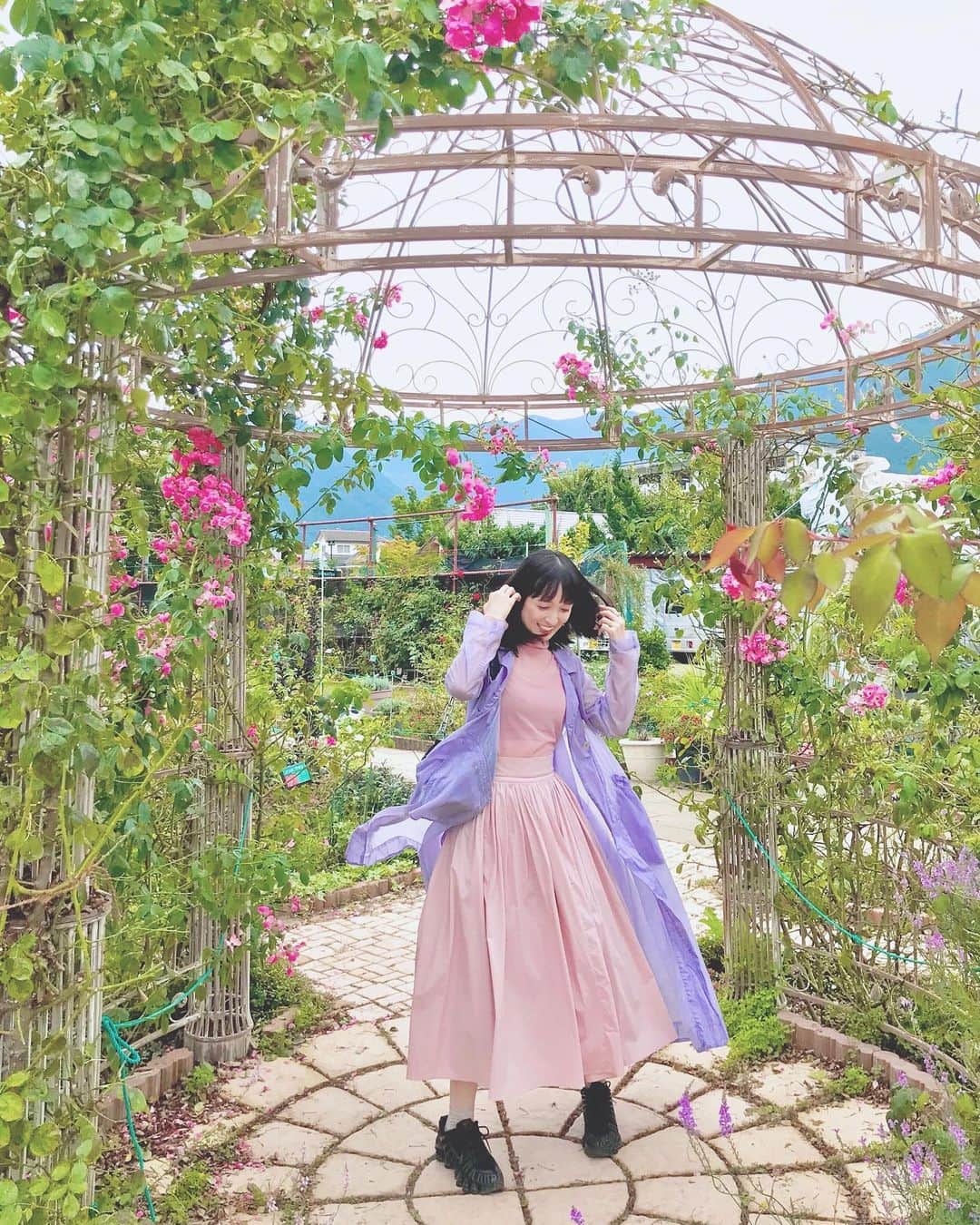 奥村佳恵のインスタグラム：「🌹💘 #happiness」