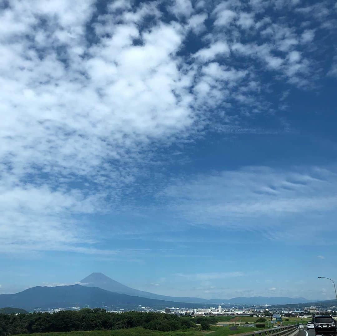 おーせさんのインスタグラム写真 - (おーせInstagram)「富士山！！！  きれいだったよー！！  #富士山 #伊豆の空 #空」9月23日 19時18分 - oosedon