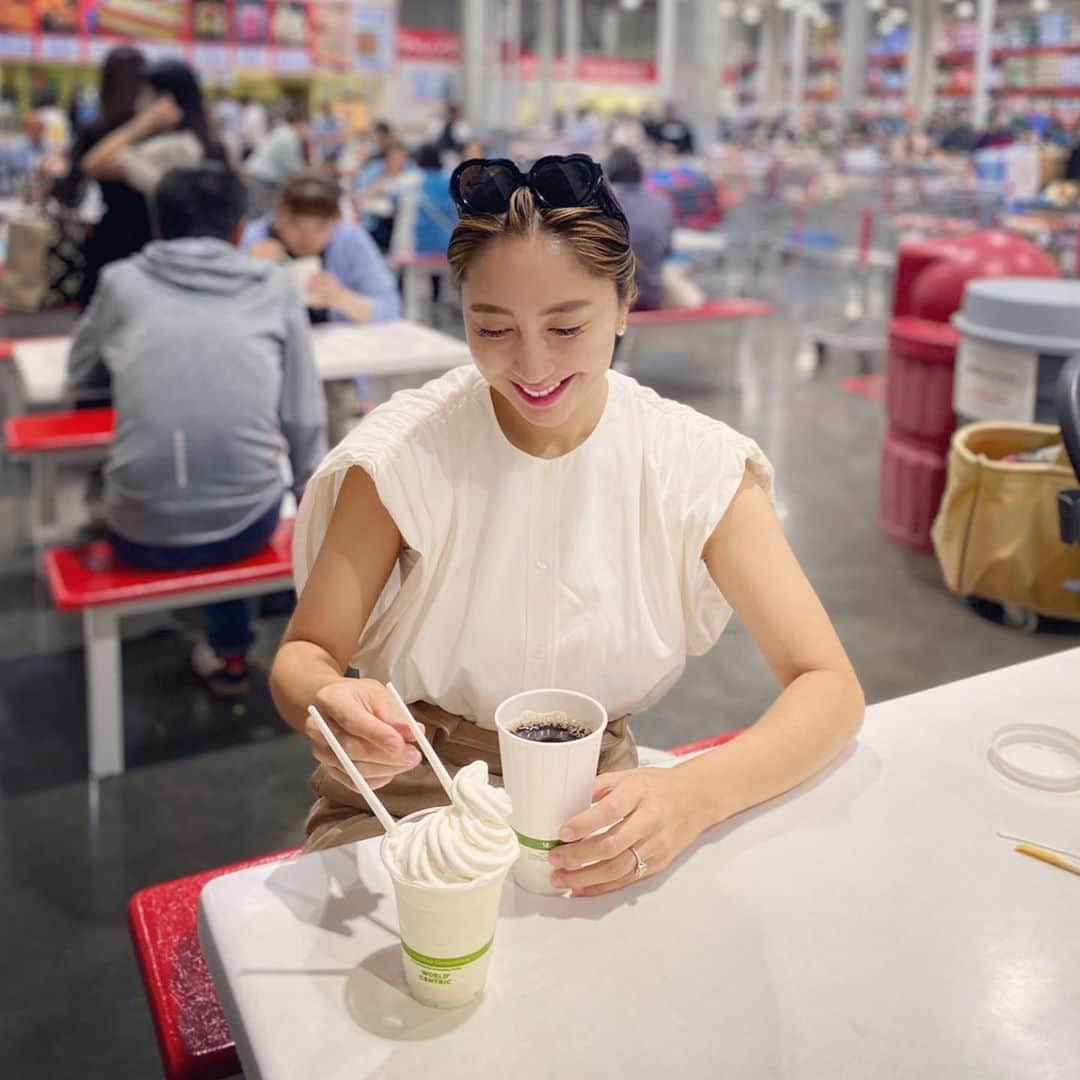 小川ひとみさんのインスタグラム写真 - (小川ひとみInstagram)「#kobelife ボーネルンドでたくさん遊んでから お隣のコストコへ✨ ボーネルンドは 特にお気に入りの遊び場で 神戸に帰省している時は必ず 訪れます🥰 コストコへ着いた時には 爆睡していたので🙏💯 ソフトクリームとコーヒーで 友人と楽しいひと時を過ごせました💛 #photobyain #love #kobelife #costoco」9月23日 19時21分 - hitomy220