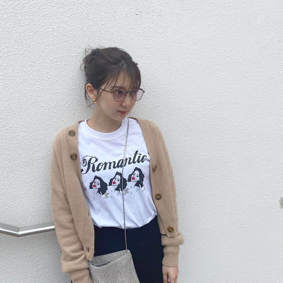 古南 祐佳のインスタグラム：「. 本日のお洋服🧚‍♀️ ロンTにカーデ羽織っても夜は寒い🧊🧊🧊 物欲の秋⚡️ . . #fashion #coordinate #code #outfit #ロンt #nopanties #きょコ」
