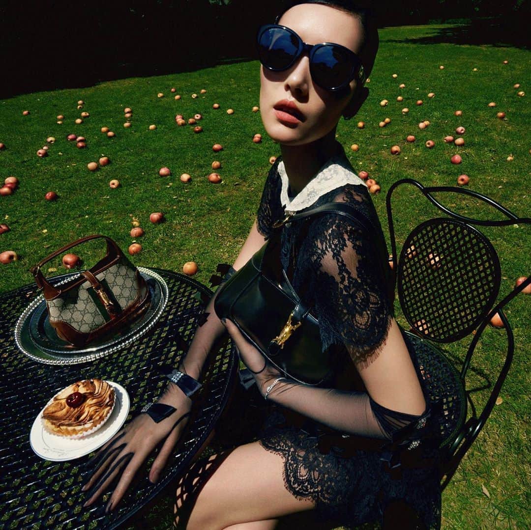 リウ・ウェンのインスタグラム：「Happy to be part of the “Reservation for One” project with @gucci and @voguechina, shot by #Fanxin and styling by @zhouuyanggg. Thank you @alessandro_michele 🍎 💄 @helei0729 💇🏻‍♀️ @xiaomeng214」