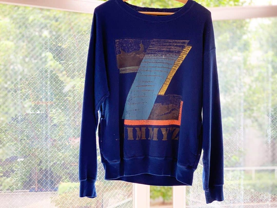 スタンダードカリフォルニアさんのインスタグラム写真 - (スタンダードカリフォルニアInstagram)「「Todays Special」﻿ ﻿ 90s Vintage Jimmyz Sweat  表、シミが数カ所あります。 前面両サイドにポケット付きです。﻿ ﻿ 着用には問題なく古着やVintageにご理解ある方なら、許容範囲内のコンディションかと思います。﻿ ﻿ 着丈:64cm﻿ 身幅:51cm﻿ 肩幅:54cm﻿ 袖丈:57cm﻿ ﻿ Price:¥17,800+tax ﻿ ﻿ ﻿  ※お問い合わせはDMで宜しくお願い致します。﻿  ※お問い合わせ頂いた順番に対応させて頂きます。 ﻿ #standardcalifornia ﻿ #スタンダードカリフォルニア﻿ #jimmyz#vintagejimmyz#oldsurf #oldskate#90s﻿ #vintage #古着 #fashion #ファッション﻿ #todaysspecial ﻿」9月23日 19時44分 - standardcalifornia