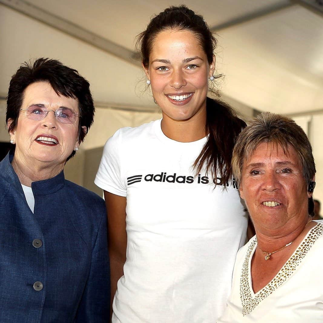 アナ・イバノビッチさんのインスタグラム写真 - (アナ・イバノビッチInstagram)「We wouldn’t be involved in tennis today if it wasn’t for the #Original9. @BillieJeanKing and Rosie Casals were part of this amazing movement that set my career and that of many others in stone 50 years ago today.  Thank you for all that you’ve done. Impossible to imagine who I would be without tennis. 🙏🏼 🎾 @wta #equality」9月23日 19時46分 - anaivanovic