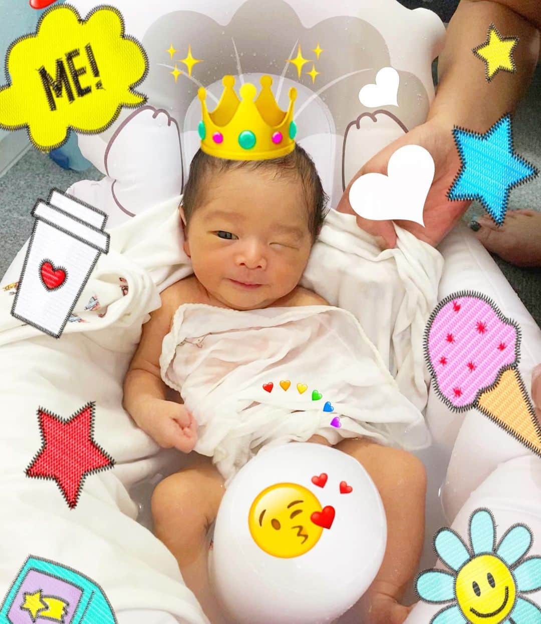 DJ JUICYのインスタグラム：「生まれて1週間が経過🎉 毎日毎日、色んな表情を見せてくれるZENくん👶💙  可愛いくてずっと見ていられる😍😍😍  完全に、親バカです🙋🏻‍♀️💕  どーしよぅ😅💦  #赤ちゃん #息子 #成長記録  #親バカ部」