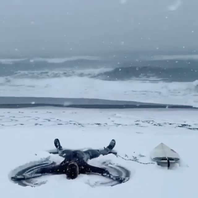 ビラボンのインスタグラム：「It’s new style warming up with Graphene.   You’re getting warmer. #BillabongWetsuits」