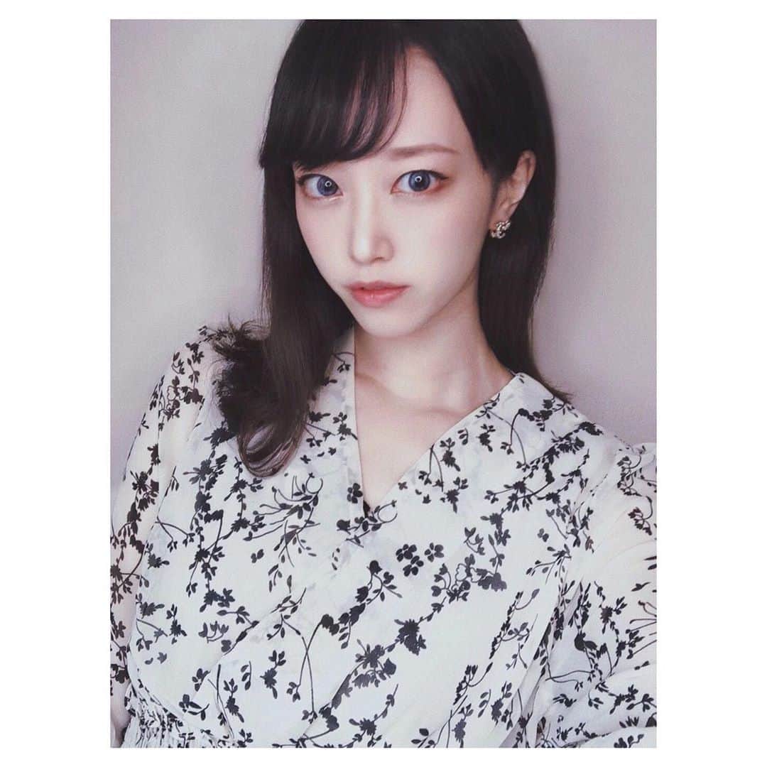 篠崎瑞希のインスタグラム：「.﻿ Qoo10のワンピースとても着やすくておすすめです﻿ #Qoo10﻿#qoo10購入品#ワンピース#韓国ファッション#骨格ウェーブ#ブルベ夏#ソフトエレガント  #셀스타그램#얼스타그램#粉我#me#赞#셀피#일본여자#소통#소통해요#f4f」