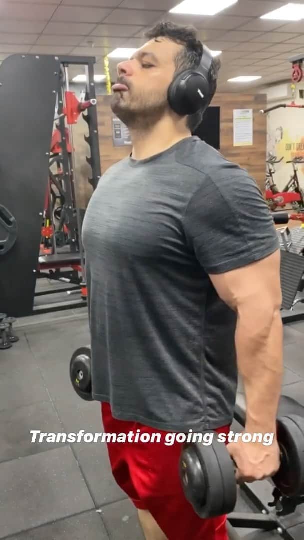 Gaurav Tanejaのインスタグラム：「1 week of transformation completed ... 7 more to go...  . #Fitmuscletv #flyingbeast #rasbhariKePapa」