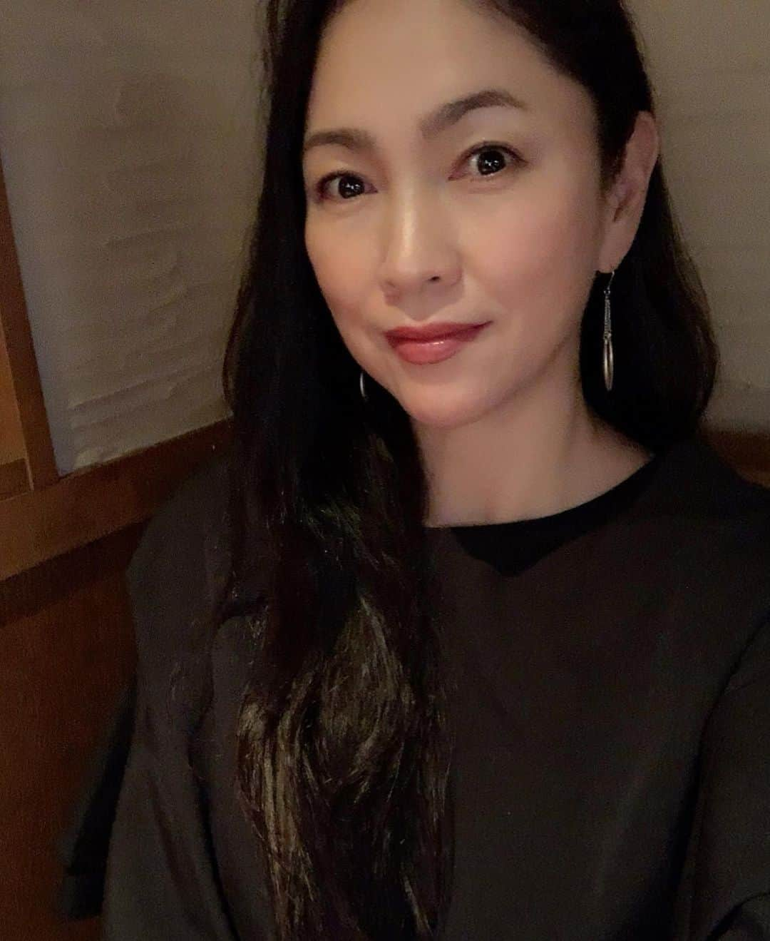 田中悦子さんのインスタグラム写真 - (田中悦子Instagram)「一気に涼しくなり💦⠀⠀ でも、心地よかったりします🍁⠀ ⠀ 今日のリップのカラーはボルドーね😘⠀ ⠀  #涼しいね #秋 #autumn #ボルドーリップ #お袖が可愛いワンピース」9月23日 20時13分 - etsuko.reborn25