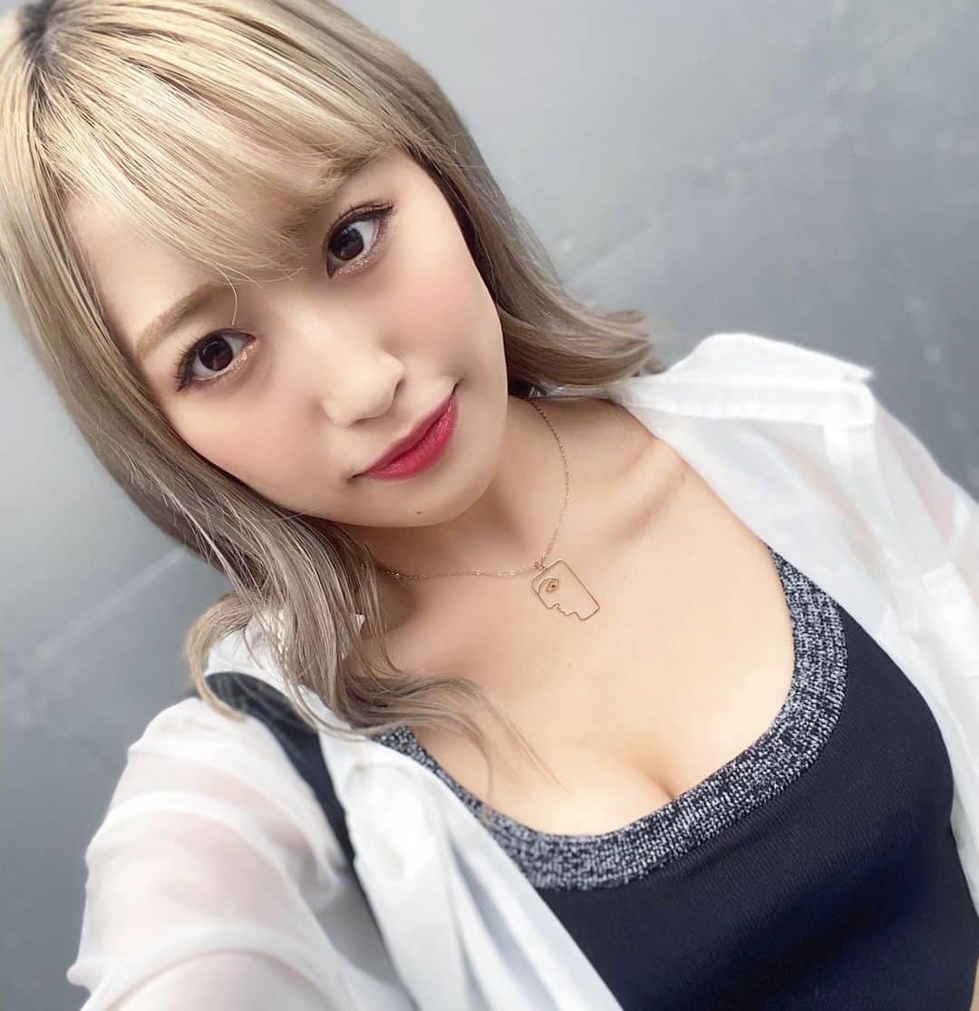 のインスタグラム：「明日明後日台風気をつけようね⛈🌪﻿ ﻿ 夜の配信は22時から🧚‍♀️﻿ お話しにきてねーーーー!!!﻿ ﻿ 夜ご飯なににしよ。﻿ おでん食べたい💚﻿ コンビニおでんってもう売ってる？る﻿ ﻿ ﻿ #ポコチャ#ライブ配信#ライバー女子﻿ #バスト#トップスコーデ#秋コーデ﻿ #写真ばえ#セクシー系#ベルシュカ﻿ #awコーデ#推してください#kawaiigirlfashion #スタイルアップ」