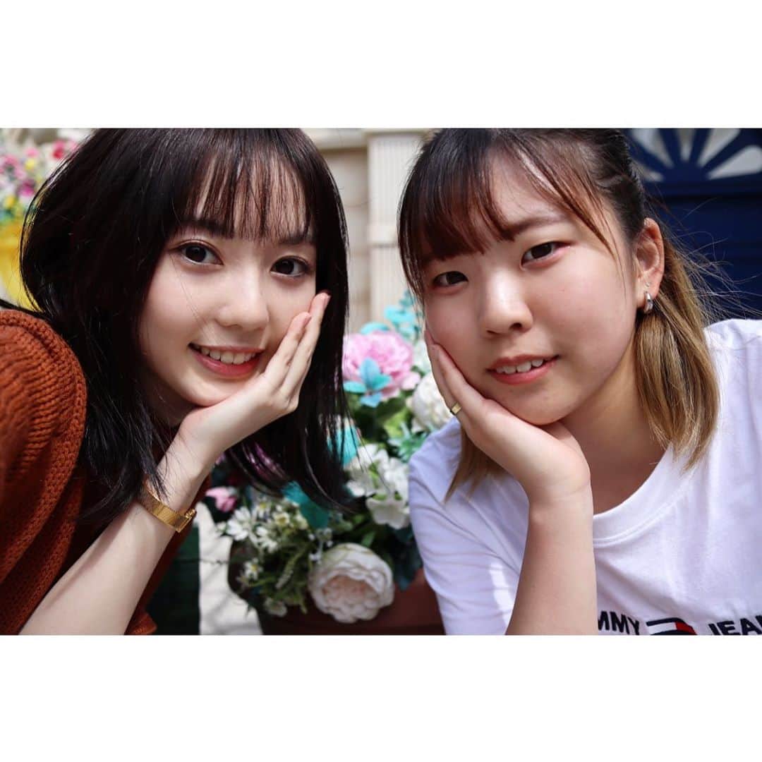 漆畑瑠菜のインスタグラム：「みくるんと1年ぶりに👭♡  高校の時本当に同じクラスになれて 良かったって思った😆 久々の絶叫楽しかったね🎢 ええじゃないか次こそ乗りたい✨  #山梨#富士急ハイランド#絶叫マシン#遊園地  #インスタ映えスポット#インスタ映え#リサとガスパール #撮影#自撮り#一眼レフ#カメラ女子#秋服#fassion#友達」