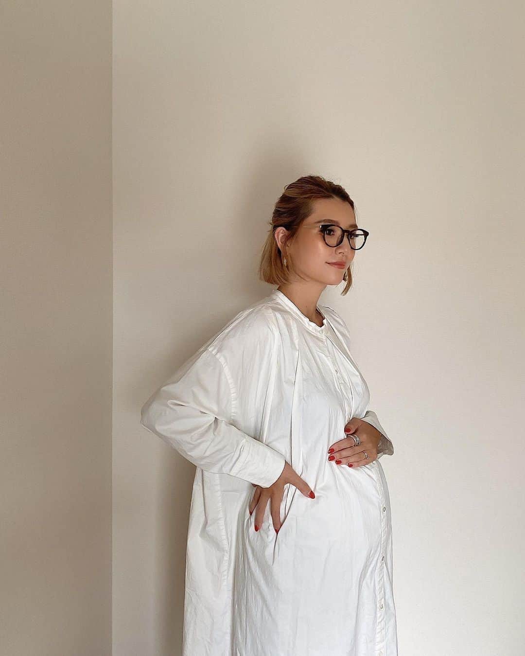 MOYAさんのインスタグラム写真 - (MOYAInstagram)「あっというまに9ヶ月🙂🌾 ワンピースは明日発売予定です♡ . #妊娠9ヶ月 #マタニティライフ #妊婦 #cavezarosso」9月23日 20時27分 - moyamoya2121