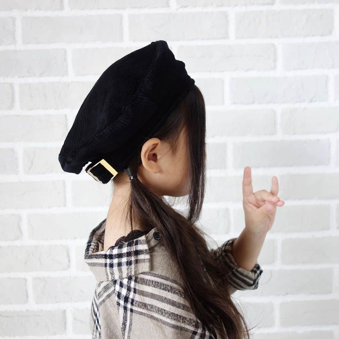 Saraさんのインスタグラム写真 - (SaraInstagram)「. coordinate♡ . @urbancherry_ さんの コーデュロイベレー帽と、 @bayflow_inc さんの コーデュロイパンツで 素材を合わせて秋コーデ🍂 . ベレー帽は形がとっても可愛いので スワイプ2枚目に載せてます✌️ . #ootd #kids #kids_japan #kids_japan_ootd #kjp_ootd #kidsfahion #kidscode #kidsootd #kidswear #キッズコーデ #キッズファッション #インスタキッズ #urbancherry #branshes #bayflow #petitmain #ライブドアインスタブロガー」9月23日 20時29分 - sarasara718