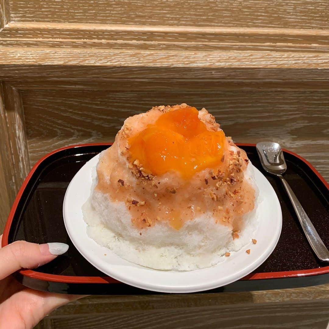 のインスタグラム：「🍁🧡﻿ ﻿ 今年29氷目のかき氷﻿ いちじくとかきのマリネに味噌餡🧡🧡🧡﻿ @cobi_coffee  ﻿ ﻿ ﻿ 柿とイチジクで秋を感じた...🧡﻿ 中の味噌餡もおいしかった🧡﻿ ベースの練乳ミルクになぜかココナッツを感じたけどココナッツ不使用みたい🥥なぜだろう🤔﻿ ﻿ ﻿ ﻿ ﻿ #コビコーヒー﻿ #コビコーヒーボックス  #古美珈琲﻿ #cobicoffee﻿ #cobicoffeebox  #新宿カフェ ﻿ #ニューマン新宿  #新宿﻿ ﻿ #かき氷 ﻿ #かき氷部 ﻿ #氷活﻿ #かき氷巡り ﻿ #かき氷2020﻿ #かき氷202009」
