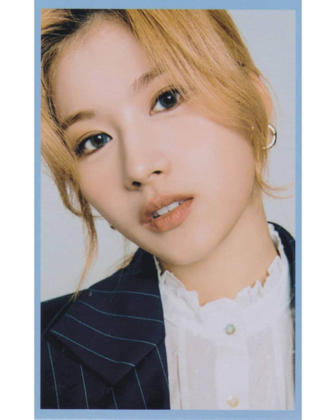 サナさんのインスタグラム写真 - (サナInstagram)「[SCAN] TWICE : World In A Day . Cr. Timetotwicee, njmsjmdct2 ーーーーーーーーーー Follow > @sana.twice.kr < . @twicetagram #TWICE#트와이스#ONCE#Sana#사나 #Nayeon#나연#Jeongyeon#정연#Momo#모모#Jihyo#지효#Mina#미나#Dahyun#다현#Chaeyoung#채영#Tzuyu#쯔위」9月23日 20時50分 - sana.twice.kr