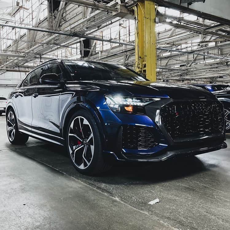 CarsWithoutLimitsさんのインスタグラム写真 - (CarsWithoutLimitsInstagram)「Navarra Blue RSQ8 🛰  Give @ro.siddiqi a shout to get your hands on the best Audi deals! 📢  #carswithoutlimits #audi #rsq8 #audirsq8」9月23日 20時43分 - carswithoutlimits