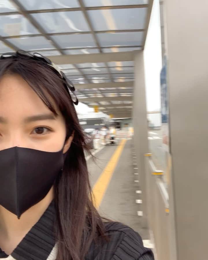 のインスタグラム：「ストーリーでもお知らせしたのですが、今日からYouTubeを始めます〜☁️ その名も#あかりチャンネルばい  さっそく登録してコメントくださった方もたくさんいて嬉しいです！😳  LINEライブの方は、早速配信していこうと思うので、何が聞きたいかいつやってほしいかなどコメントやDMで教えてください🙋🏻‍♀️  DMやコメント全て返します！ネ！💌」