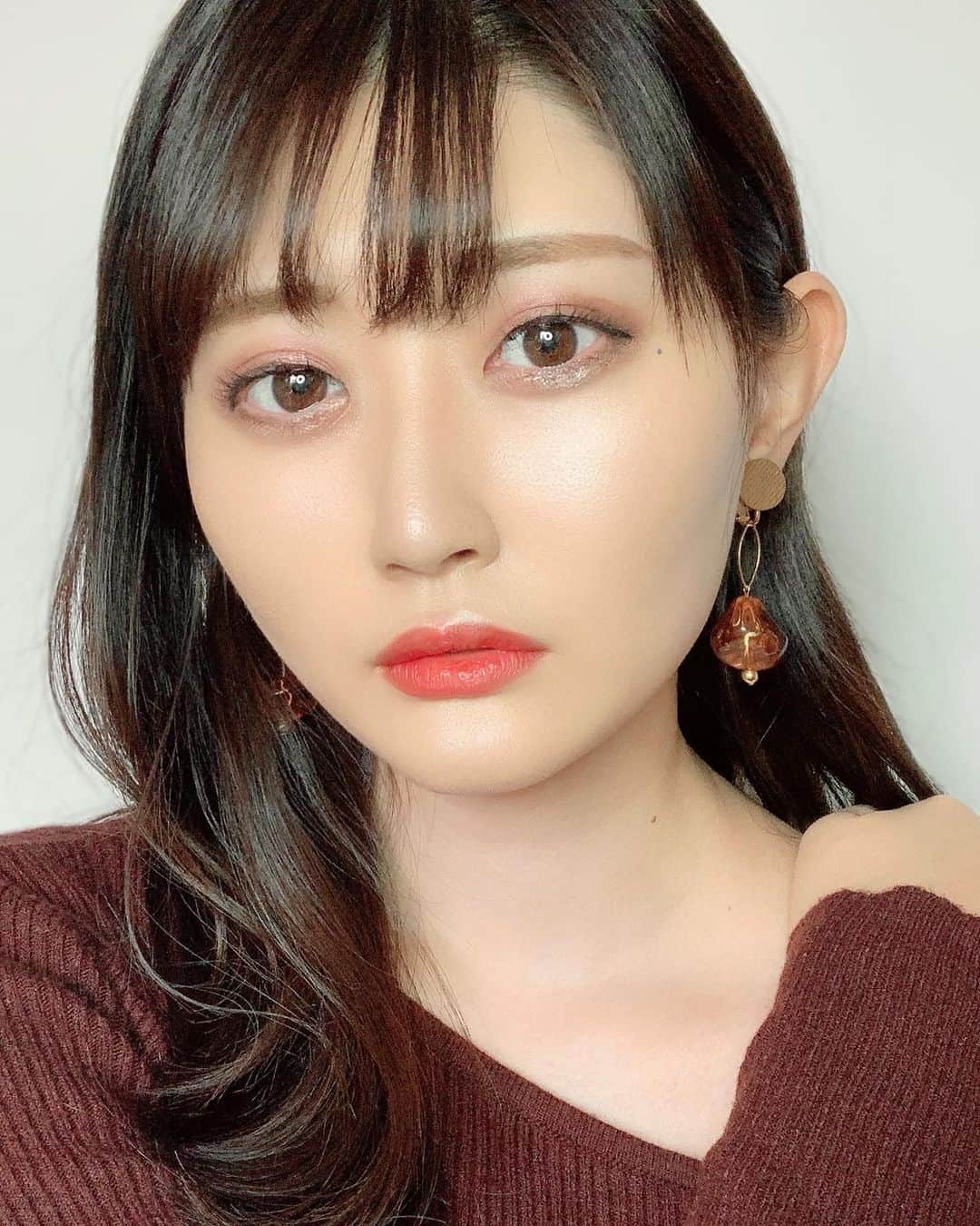 坂口莉果子のインスタグラム：「🍁🍂💄✨ ・ ・ ・ #makeup #fujiko #shakeshadow #cosmetics # #eyeshadow #japanese #autumn #winter #eyemakeup #メイク  #コスメ #化粧品 #アイブロウ #アイライナー #アイシャドウ #マスカラ #涙袋 #化粧下地 #ファンデーション #シェーディング #ハイライト #チーク #美容 #フジコ #シェイクシャドウ #秋 #冬」