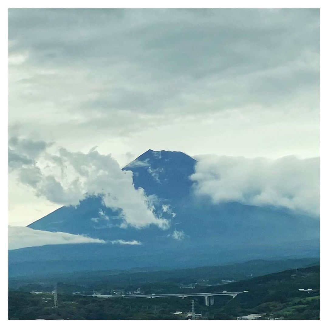 さだまさしさんのインスタグラム写真 - (さだまさしInstagram)「今日の富士山🗻 呉々も台風に気を付けて🌀⚠️ 動画はＭass@Ｍaniaのミタの富士山サービスへ👀 . #富士山 #さだまさし #sadamasashi #まっさマニア」9月23日 20時57分 - sada_masashi