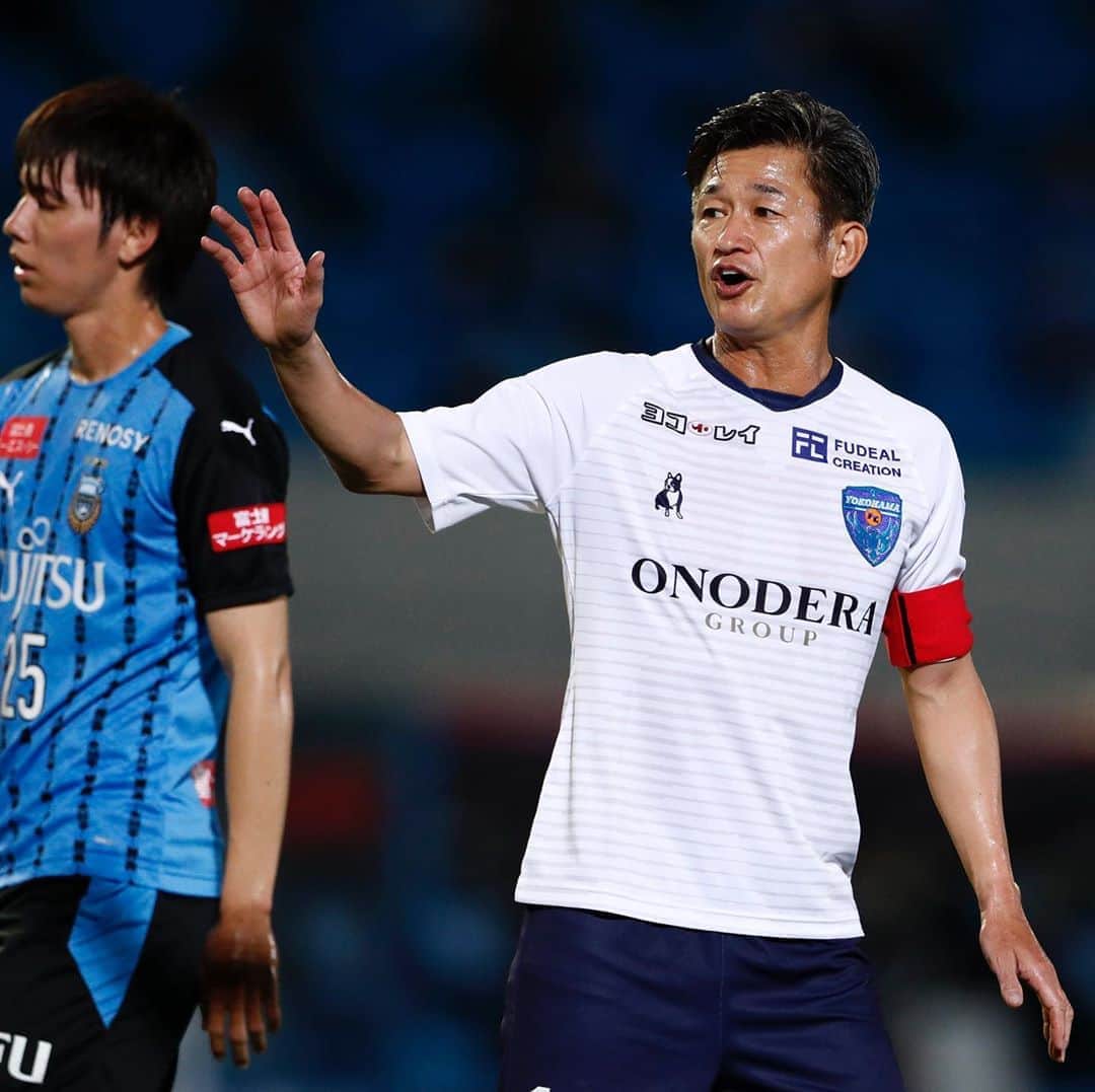 のインスタグラム：「カズ先発!53歳6か月28日でJ1最年長出場記録更新  #jleague #Jリーグ #J1 #川崎フロンターレ #横浜FC #三浦知良 #カズ #最年長出場記録 #japan #soccer #football #サッカー #フットボール #⚽️ #gekisaka #ゲキサカ ©︎ShiduMURAI」
