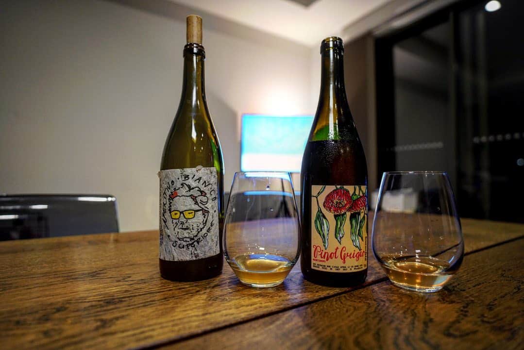 土井雪広さんのインスタグラム写真 - (土井雪広Instagram)「今日は2020新作ナチュラルワインを飲み比べ。  2枚目の写真のやつはめちゃ旨いんだけど、名前はcomme ci comme ca😂   #lucymargaux  #borachiowine #naturalwine #australia #commecicommeca」9月23日 21時12分 - yukihirodoi.pic
