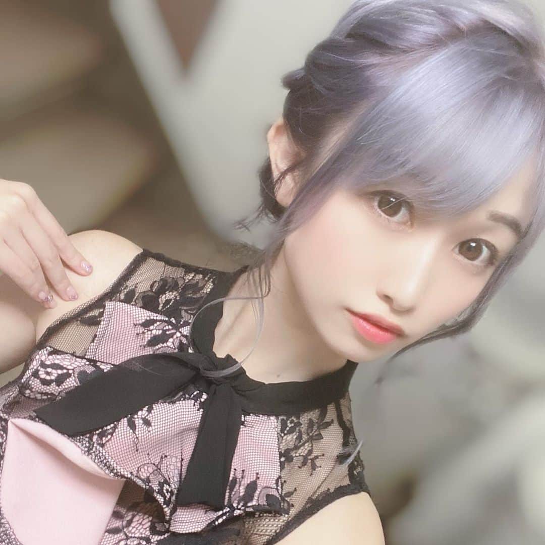 うららのインスタグラム：「久々に出勤しました🥺  髪色変えたから見に来てね✨  #歌舞伎町 #歌舞伎町キャバ嬢 #歌舞伎 #キャバ嬢 #キャバ #キャバクラ #髪色 #派手髪 #派手髪女子 #かわいい #可愛い #可愛い女の子 #アジアン #azian #クラブ #club」