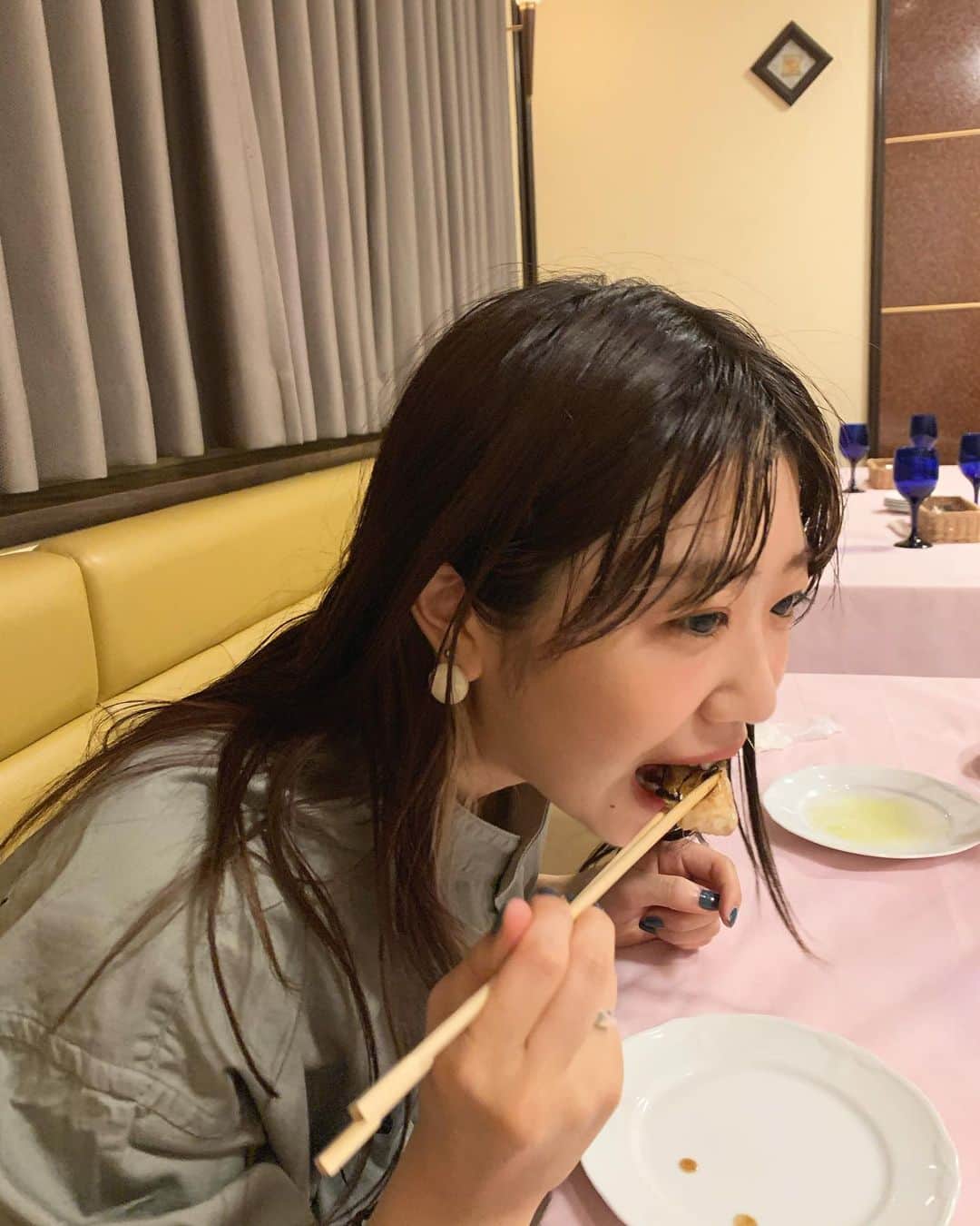 碓井玲菜さんのインスタグラム写真 - (碓井玲菜Instagram)「好きな人と好きなもの食べてる時が幸せよね👨‍👩‍👧」9月23日 21時26分 - reina_usui