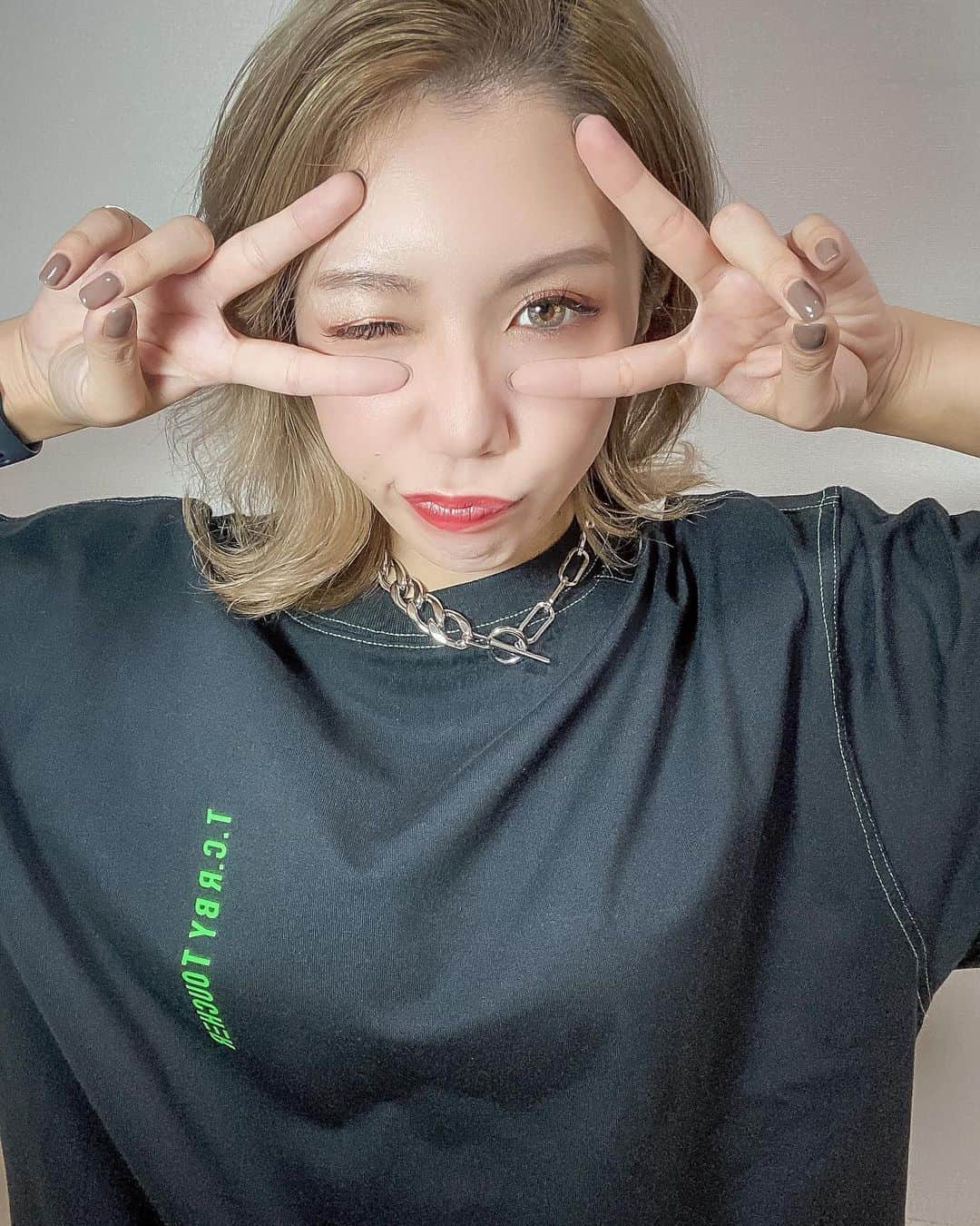 DJ CHI☆MEROのインスタグラム：「T.C.R 7日間POPUPSTORE 無事完走✌︎ 大好きなお洋服を販売しながら 本業のDJを一緒にやれるなんて 私にとってまさに夢の職場…👩🏼✨ . ストーリー見て買いに来てくれるお客様や、 お友達も沢山遊びに来てくれて 差し入れ等もありがとうございました💐 CHIMEROコラボも有難いことに完売し、着用していたレディースパーカーも売り切れました🙈 . 続いて10/9(金)からは名古屋PARCOにてPOPUP開催なので 出勤日は決まり次第報告しますね！ . @tcr_by_toucher_official  @hankyu_mens_tokyo @hankyu_garage_tokyo  @djtaiikezawa @civiatelier  @kaisaka3960 . #阪急#阪急メンズ東京#PARCO#名古屋#東京#ストリートファッション」