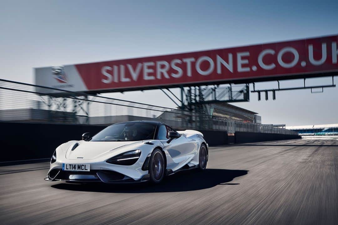McLaren Automotiveさんのインスタグラム写真 - (McLaren AutomotiveInstagram)「We are at Silverstone this week for the launch of the McLaren 765LT. Pictured here in Smoked White, the car looks incredible at the iconic circuit.  #765LTthedrive」9月23日 21時42分 - mclarenauto
