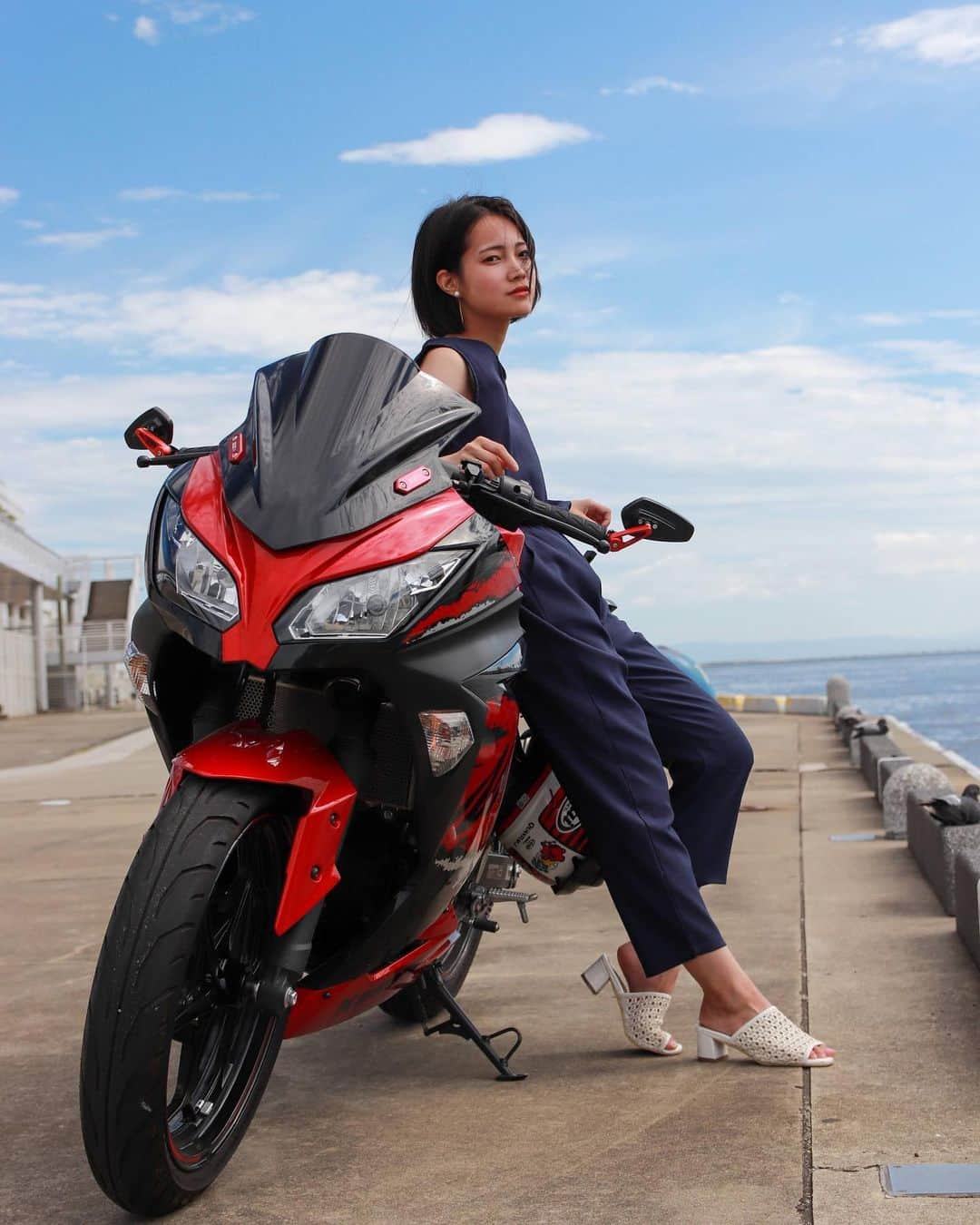 いしださきさんのインスタグラム写真 - (いしださきInstagram)「いしだ、バイクデビューしたってよ (嘘です。カメラマンさんのバイクです笑) もちろん免許持ってへんから、乗り方も知らんからお手柔らかに… . photo by @taku_ninja250  . . . . . . . . . . . . . . .  #ポートレート #ポートレートモデル #被写体 #被写体モデル #写真好きな人と繋がりたい #カメラマンさんと繋がりたい #カメラマンさん募集 #被写体になります#撮影依頼募集中 #ポトレのセカイ #ポトレ女子 #ポートレートしま専科 #ファインダー越しの世界 #スクリーンに恋して #儚くて何処か愛おしい様な #その瞬間に物語を #真ん中にいるかのじょ #ポートレートしま専科 #オールドレンズに恋をした #キリトリセカイ #何気ない瞬間を残したい #関西サロモ #モデル #いいね返し #jp_portrait部 #good_portraits_world #good_portraits_japan #instaphoto #l4l #f4f #ninja250」9月23日 21時36分 - skisd_0519