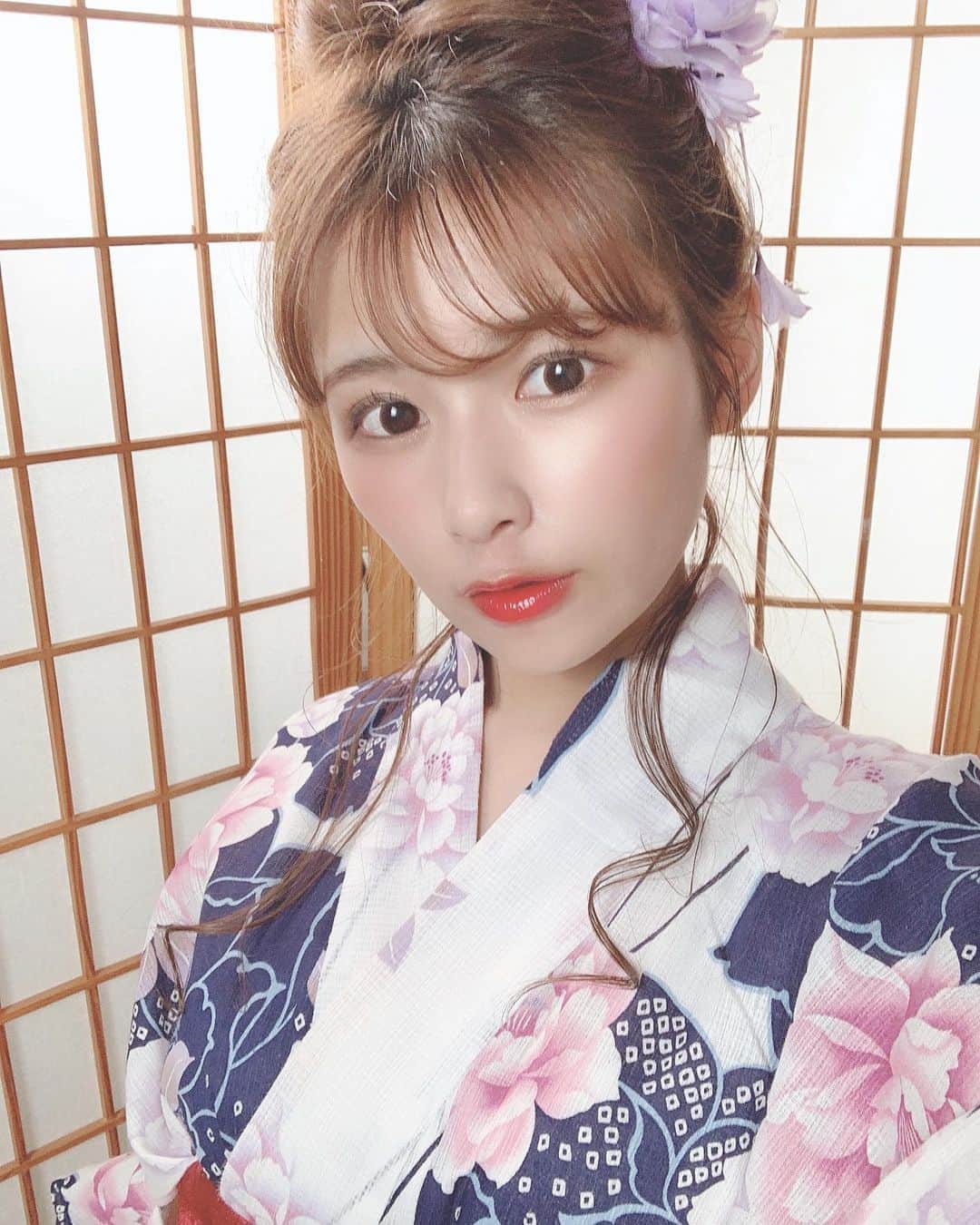 のインスタグラム：「﻿ ﻿ ﻿ ﻿ 浴衣とか、着物とか、、、﻿ 和装が似合う！って言われたいです👘﻿ ﻿ 日本人ですからね( ¨̮ )﻿ ﻿ ﻿ ﻿ ﻿ ﻿ ﻿ ﻿ ﻿ ﻿ ﻿ ﻿ #浴衣 #浴衣ヘアアレンジ #浴衣女子 #浴衣ヘア ﻿ #浴衣美人 #浴衣撮影 #yukata #撮影会 ﻿ #お団子ヘア #おだんごヘア #お団子アレンジ ﻿ #アップヘア #後れ毛 #うなじ #髪飾り ﻿ #和服 #着物 #kimono #kimonostyle ﻿ #hairstyle #hairarrange #haircolor ﻿ #自撮り #自撮り女子 #セルフィー #selfie ﻿ #日本人 #japan_of_insta #japanese #japanesegirl」
