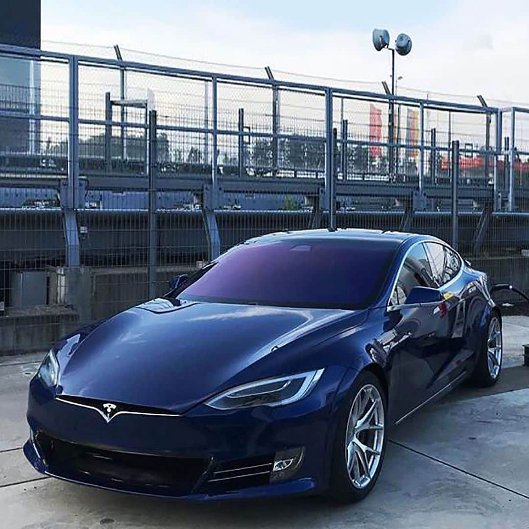 CARLiFESTYLEさんのインスタグラム写真 - (CARLiFESTYLEInstagram)「The 2021 Tesla Model S Plaid. 1100hp + Tri Motor All-Wheels Drive. 0-60mph: <2.0 seconds. 1/4 mile <9.0 seconds. 200mph top speed. Starting at $134,490 • @teslamotors #carlifestyle」9月23日 21時52分 - carlifestyle