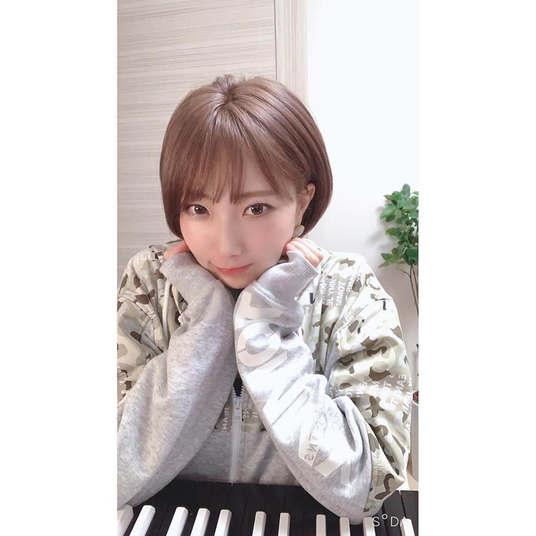 村本れいのインスタグラム：「﻿ #秋色カラー 🍁﻿ #眉ライン前髪﻿  いつもありがとー♫  ﻿ ﻿ ﻿ ﻿ ﻿ ﻿ ﻿ ﻿ ﻿ ﻿ ﻿ ﻿ ﻿ #newhair  #ショートヘア　#ショートボブ　#ボブ﻿  #ハイトーンショート　#ハイトーン　#ブリーチカラー﻿ #小顔ヘア #整形ヘア　#ママコーデ　#ママスタイル﻿ #ママモデル　#表参道　#渋谷　#男の子ママ　#令和ベビー　#ゴルフ女子　#銀座　#女性経営者　#撮影モデル　#ハイトーン　#ブリーチヘア」
