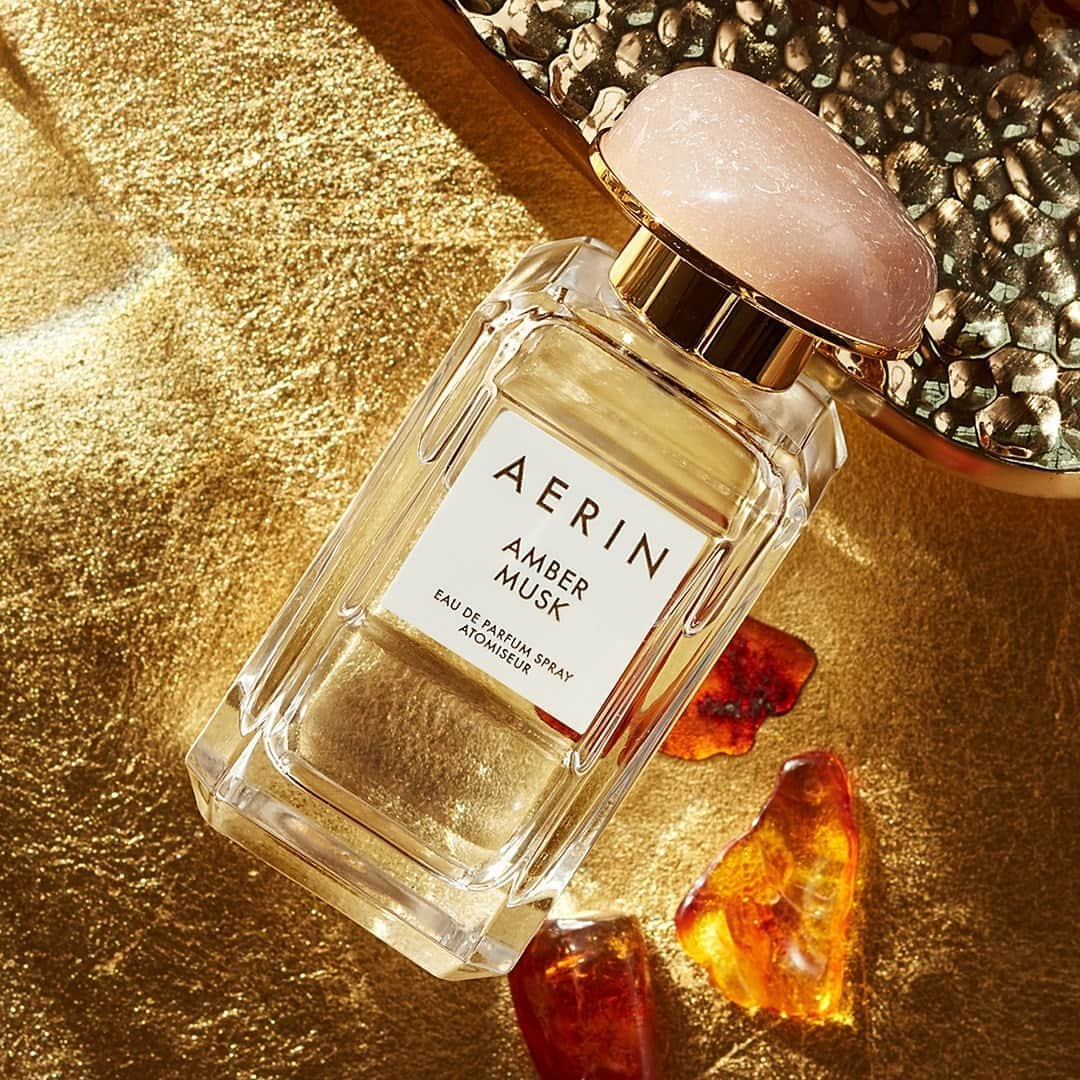 エスティローダーさんのインスタグラム写真 - (エスティローダーInstagram)「Fall into #fragrance. With a blend of sensual florals, distinctive amber and creamy musk, the warm and inviting scent of @aerin's Amber Musk makes the start of fall worth celebrating. #AERINBeauty」9月23日 22時00分 - esteelauder