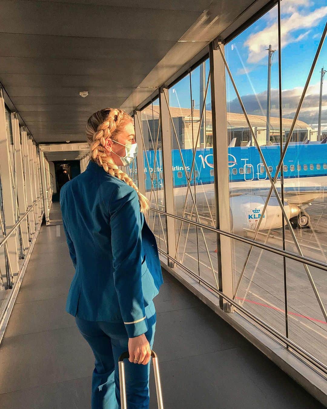 KLMオランダ航空さんのインスタグラム写真 - (KLMオランダ航空Instagram)「It's been great to welcome you back on board! ✈️👩‍✈️Check out our stories to see our crew at your service 📸 by @marye_vs_the_world @kellycamfferman and @mr.flightattendant #KLM」9月23日 22時00分 - klm
