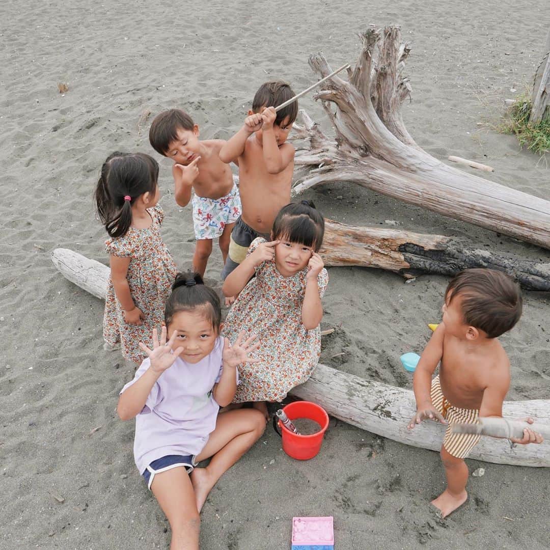 のインスタグラム：「. 🤍🤎  ほんとの夏ばいばい👋🏽  👉🏽←これはかいりのピースです✌︎」