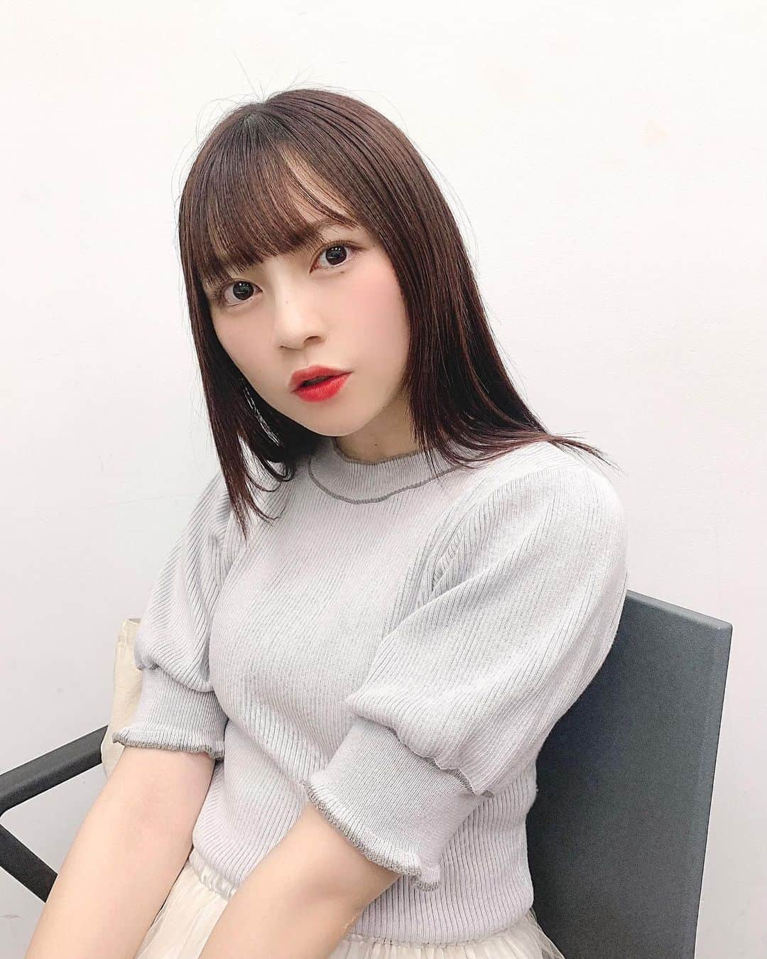 廣川奈々聖のインスタグラム：「🤍🎶🤍﻿ ﻿ ニットがちょうどいい季節になってきた¨̮ ﻿ 淡色かわいい〜﻿ ﻿ ﻿ ﻿ ﻿ ﻿ ﻿ #ななせのふく#ニットトップス#秋服#todaysoutfit」
