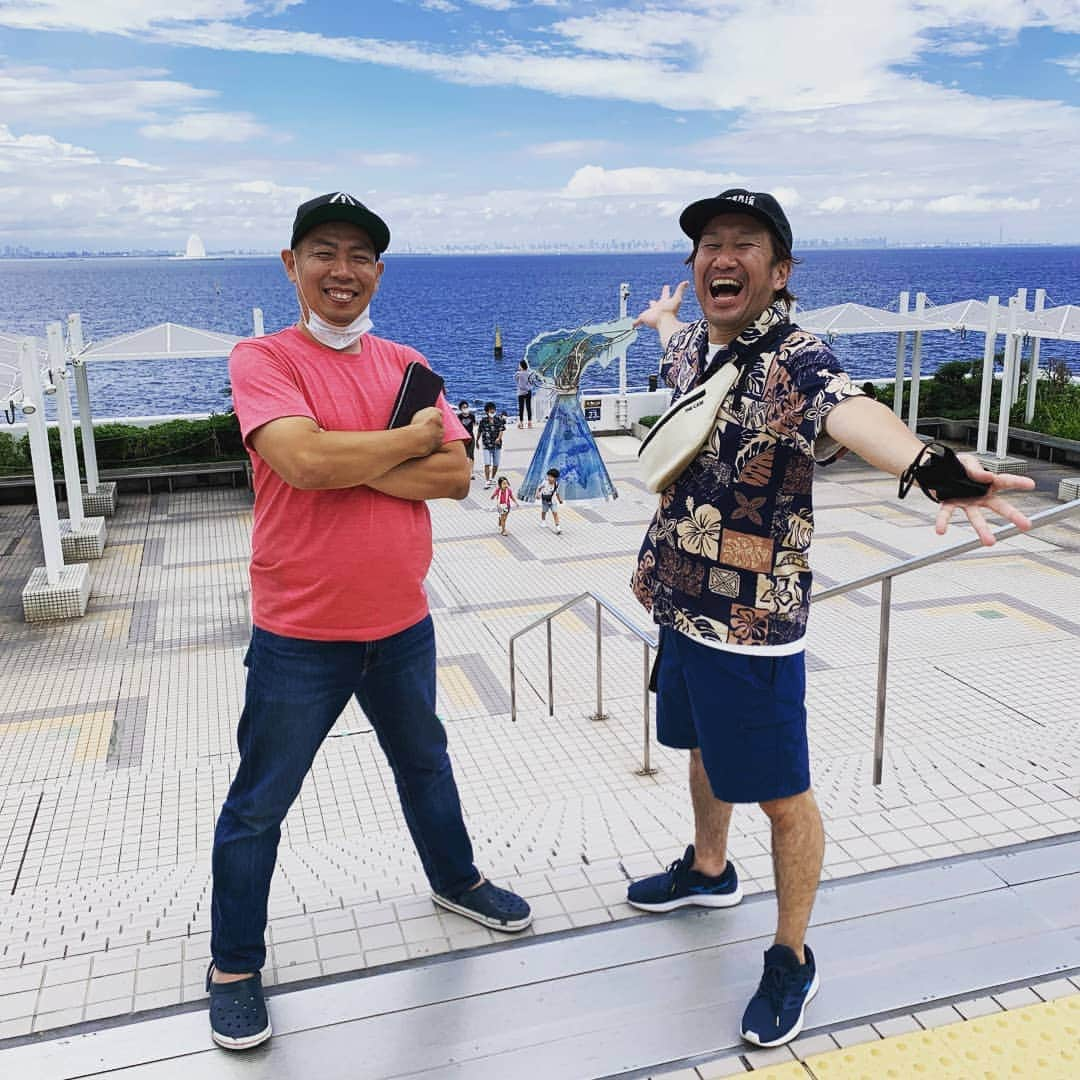 松本康太さんのインスタグラム写真 - (松本康太Instagram)「ジョイマンの池谷くんと海ほたるにて(^o^ゞ 写真は小力さんがめちゃくちゃ画角にこだわって撮影した１枚♪  #写真 #カメラマン #小力 さん#海ほたる #海ほたるパーキングエリア #ジョイマン 池谷くん #レギュラー松本 #あるある探検隊」9月23日 22時04分 - aruarutankentai.matsumoto