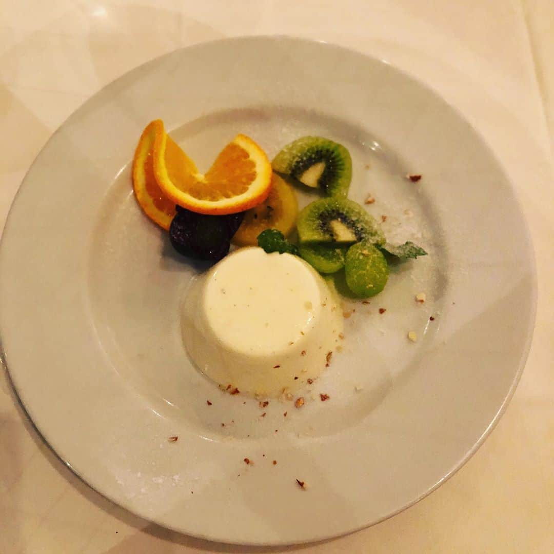 RUUNAさんのインスタグラム写真 - (RUUNAInstagram)「. . いつかのデザート🌼 . . #desert #pannacotta  #restaurant #dinner #yummy  #デザート #パンナコッタ #ディナー」9月23日 22時12分 - ruuna_kolme