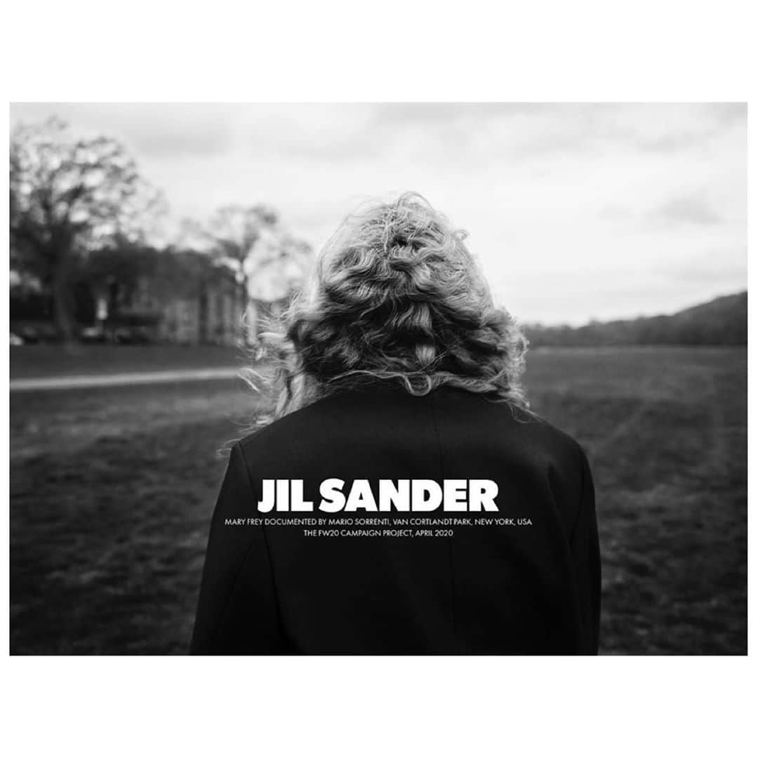 マリオ・ソレンティさんのインスタグラム写真 - (マリオ・ソレンティInstagram)「MARY #JILSANDER #FW20CAMPAIGN @jilsander  The FW20 Campaign Project Mary Frey documented by Mario Sorrenti, Van Cortlandt park, New York, USA April 2020 @mario_sorrenti @mary_frey  #JilSanderbyLucieandLukeMeier #mariosorrenti #maryfrey」9月23日 22時26分 - mario_sorrenti