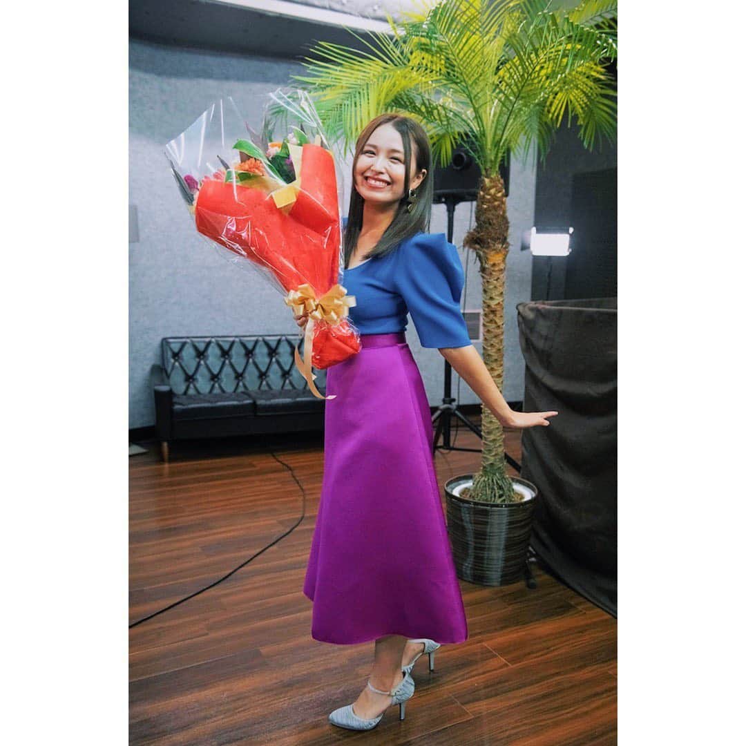 のインスタグラム：「💐🌴🕺✨📷 ナタリーの記事掲載されました☆ #smail #live#mona #2020 #9月 #singer #citypop #japan#costume #stellamccartney #adametrope」