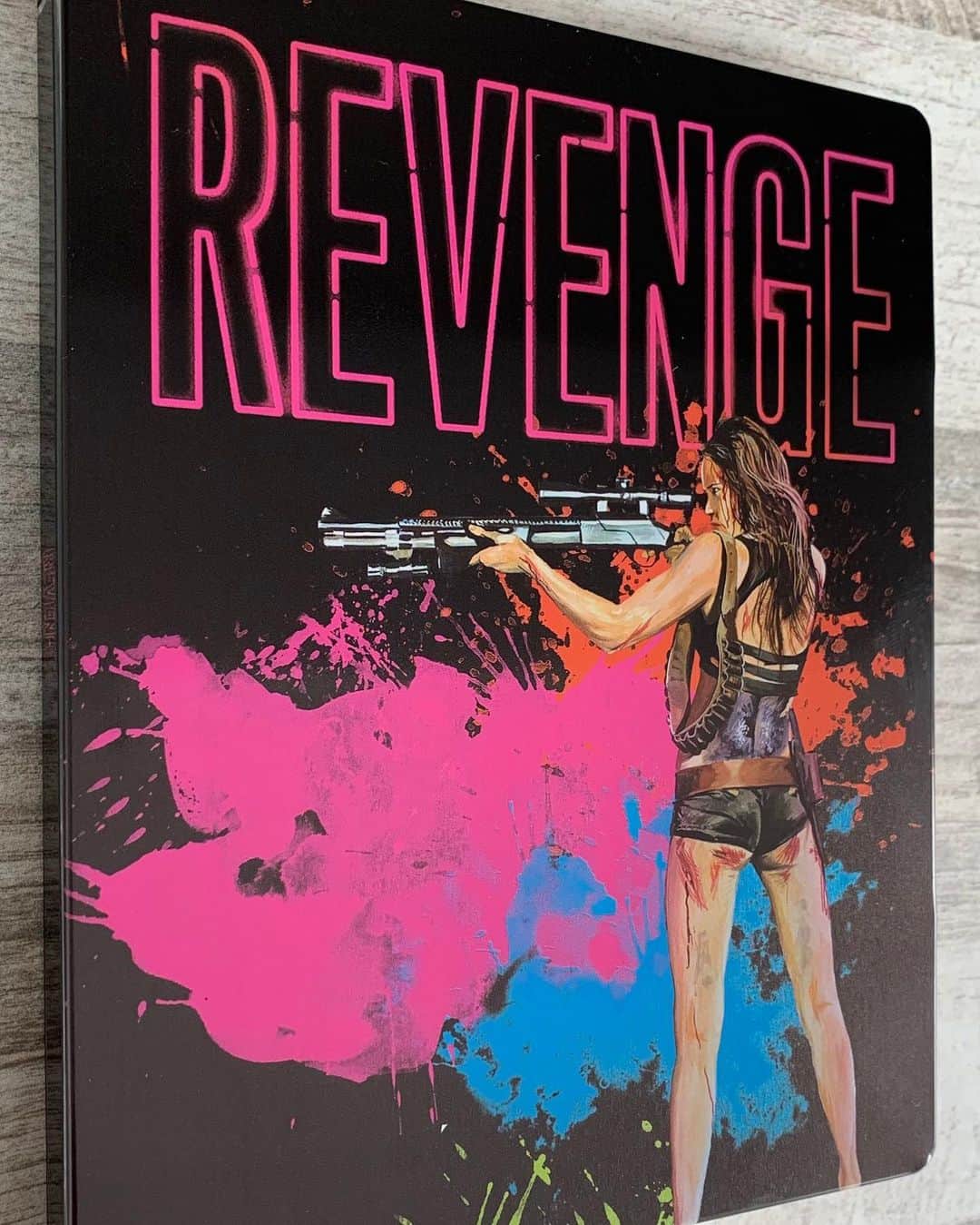 マチルダ・ルッツのインスタグラム：「I love this so much. New version out! #revenge @coralie_fargeat #sodamnproud」