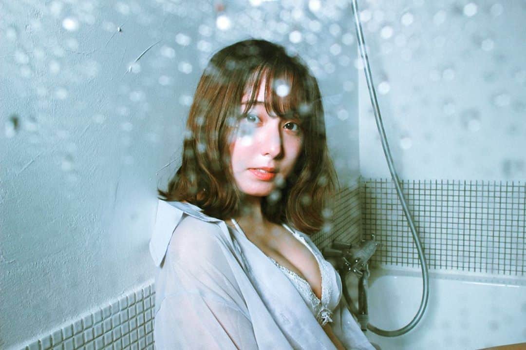 前田美里のインスタグラム：「すいようび。(水滴グラビアpart2 ) . . TOKYO GRAVURE IDOL FESTIVAL ONLINE 2020  #TGIFオンライン2020  🎟水着チェキ先行チケット発売中🎫  ＊10月4日(日)出演＊  https://ticket.rakuten.co.jp/features/tgif/index.html/  まだまだ《#TGIF オブ・ザ・イヤー 2020》まで程遠いです😭😭  皆さんよろしくお願いします。  . .  #水曜日 #作品撮り #イベント #グラビア #アイドル #TIF #配信 #ミクチャ #女子力 #おうち時間 #stayhome #水着 #photo #ファインダー越しの私の世界 #写真好きな人と繋がりたい #作品撮り #ヲタク #欅坂46 #日向坂46 #フォロワー募集中 #gravure #idol #japanesegirl #follow #followme #좋아요 #팔로우미 #팔로미 #오오티디」
